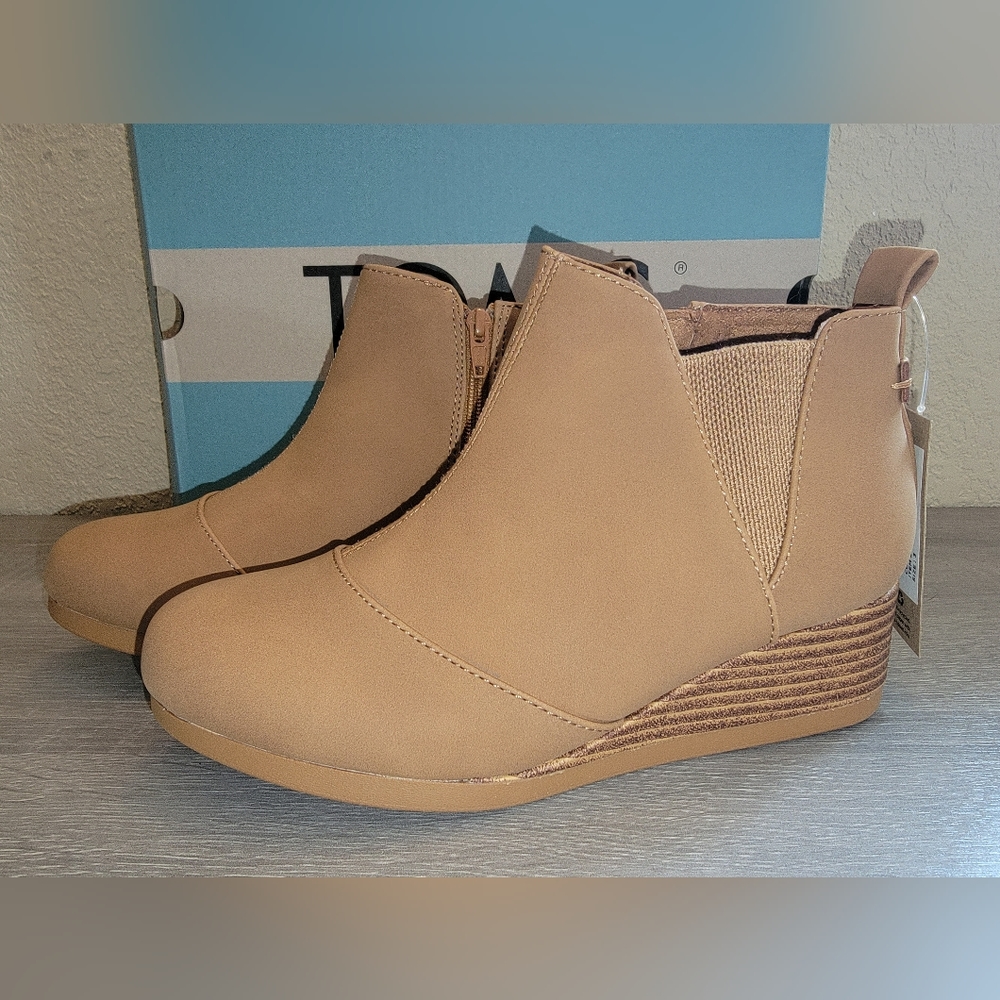 Toms tan Kelsey wedge heels booties girls 3